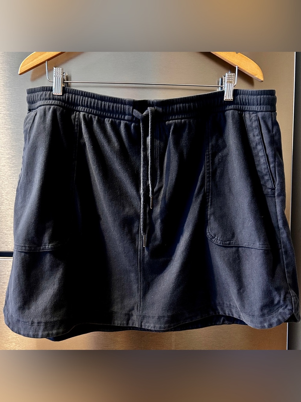 Athleta XL Black Pull On Mini Skirt Drawstring Utility Pockets